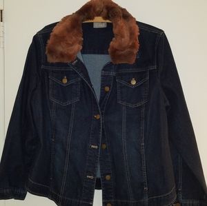 Jean jacket w faux fur collar